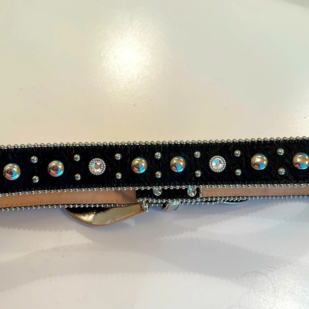 New Leatherock Black and Silver Western Belt with Star Studs. Size 36.